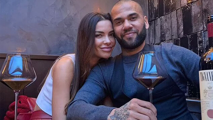 ФОТО. Дані Алвес зійшовся з дружиною після тюрми, і тепер вона – вагітна