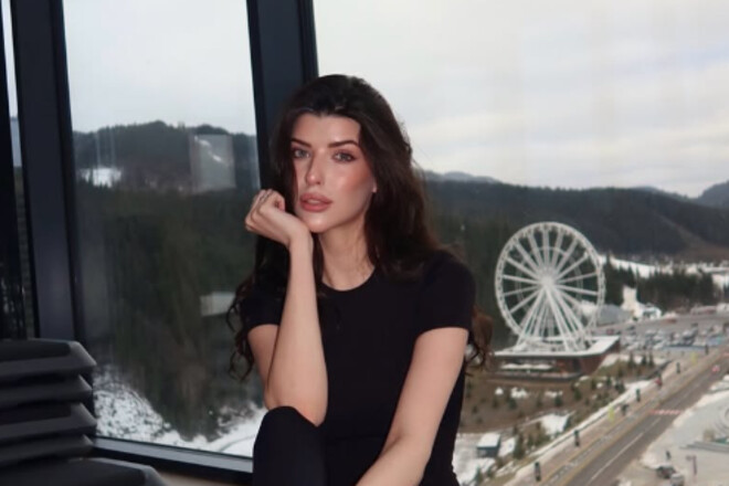 ФОТО. Наречена гравця Шахтаря вразила гарячою фотосесією топлес