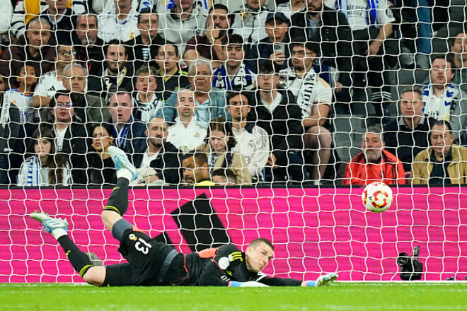 «В обороне бардак». Реакция болельщиков на игру Лунина в Кубке Испании