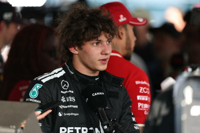 Пилот Мерседеса: «Совмещаю Ф-1 и экзамены в школе. Довольно тяжело»