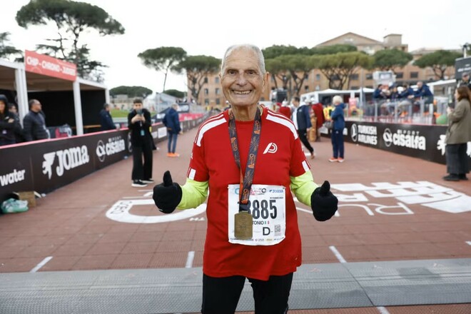 Італієць у 92 роки фінішував на Римському марафоні