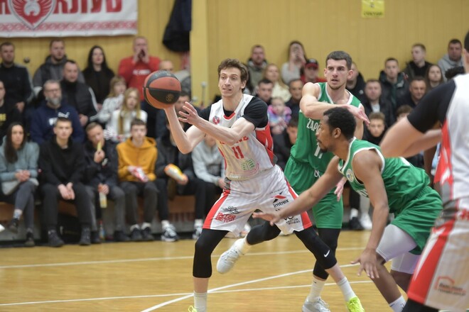 БК Ровно одержал победу над Запорожьем в напряженной игре.