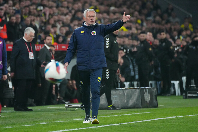 ВІДЕО. Моуріньо у психлікарні. Галатасарай випустив скандальний мультфільм