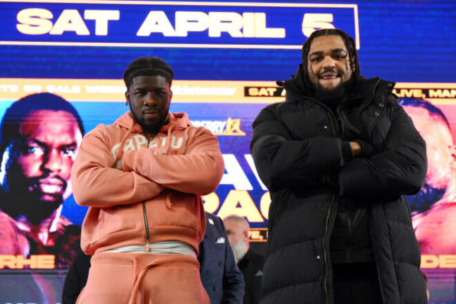 ВІДЕО. Шалена прес-конференція. Боксер перевернув стіл