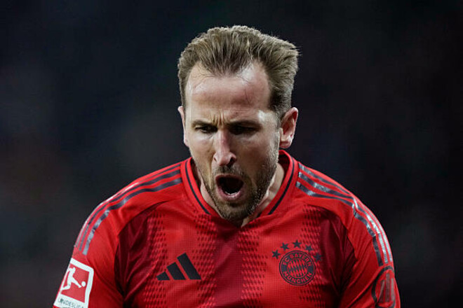 23-й мяч Кейна. Бавария одолела Аугсбург в матче с удалением и автоголом