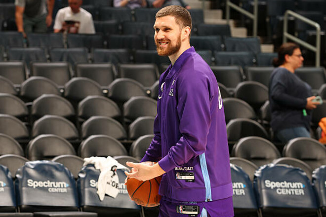 Михайлюк набрал 6 очков. Юта без борьбы уступила Индиане