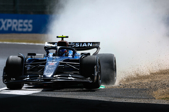 ОФИЦИАЛЬНО. Карлос Сайнс потеряет 3 позиции на старте Гран-при Японии