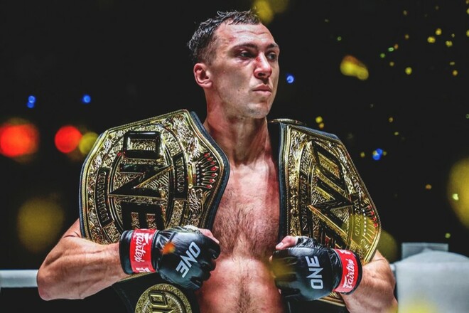 Знаменитий український боєць знищив суперника та захистив титул чемпіона