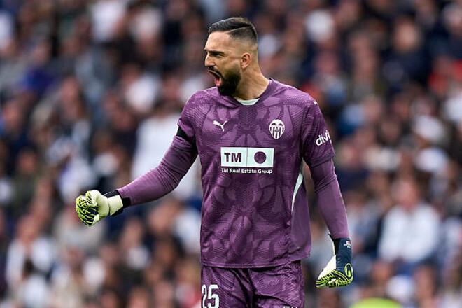 Мамардашвили поспорил со звездой Реала во время матча. Тот деньги не отдал