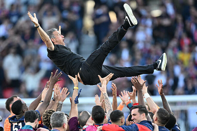 Сколько у него чашек? Луис Энрике добавил к трофеям чемпионство во Франции