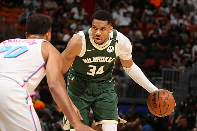 Адетокумбо во второй игре подряд показал сумасшедшие показатели