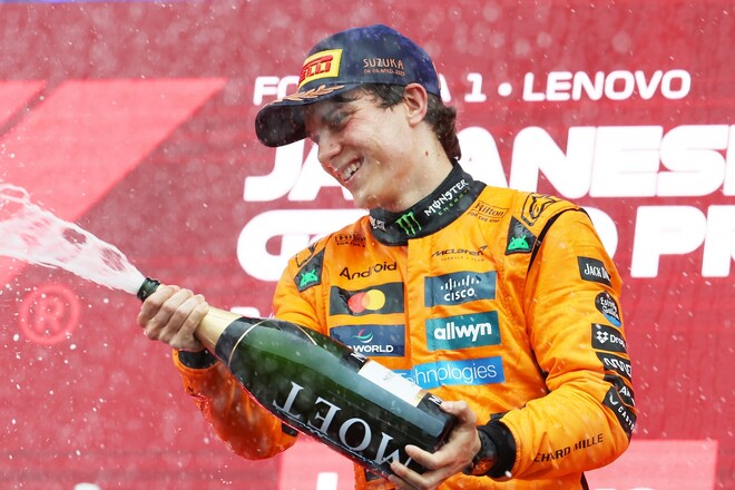 ФОТО. Оскар Пиастри приехал на подиум в свой день рождения