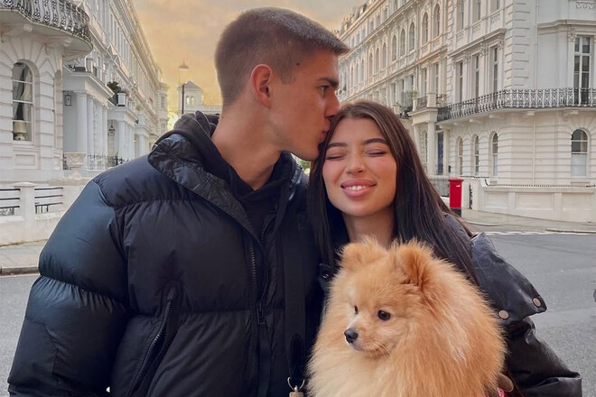 ФОТО. Девушка Ярмолюка рассказала, как узнает своего возлюбленного на поле