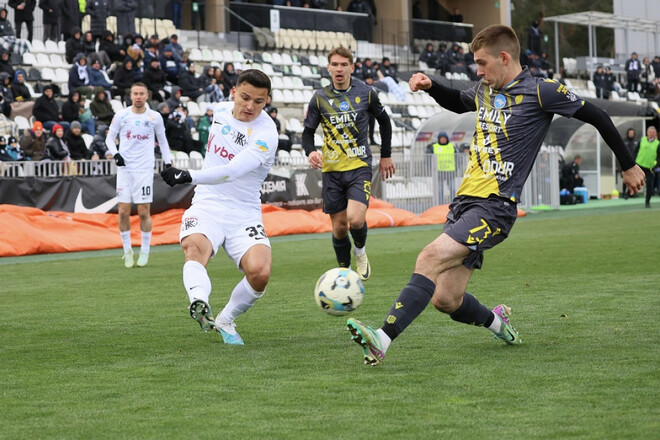 Победа с неоднозначной концовкой. Рух минимально одолел Колос