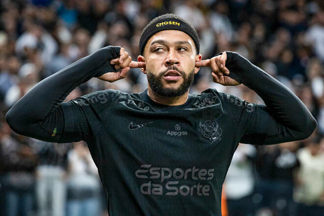 Стояти на м'ячі заборонено. Депай змусив впровадити нове правило у Бразилії