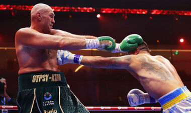 Усик представив колекцію годинників, виготовлених з його рукавичок