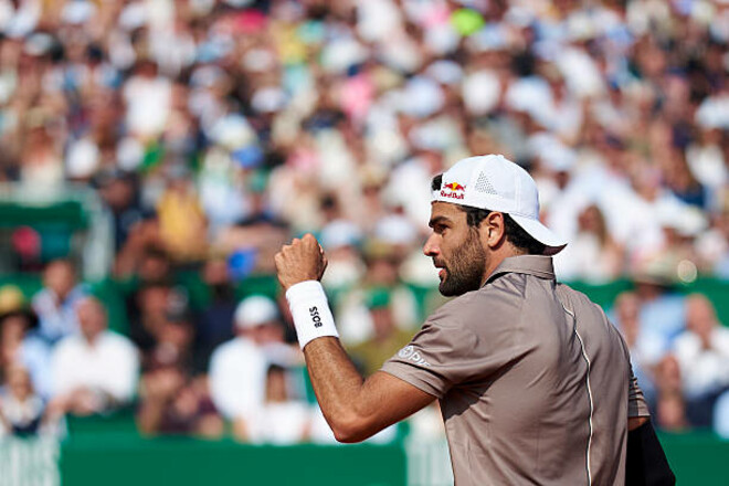 Берреттини выбил Зверева из Монте-Карло и первым вышел в 1/8 финала