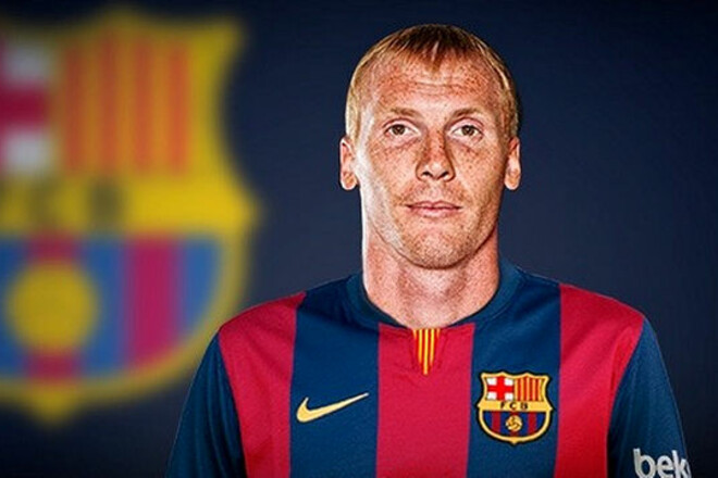 Экс-игрок Барселоны, который выигрывал ЛЧ, сейчас работает продавцом обуви