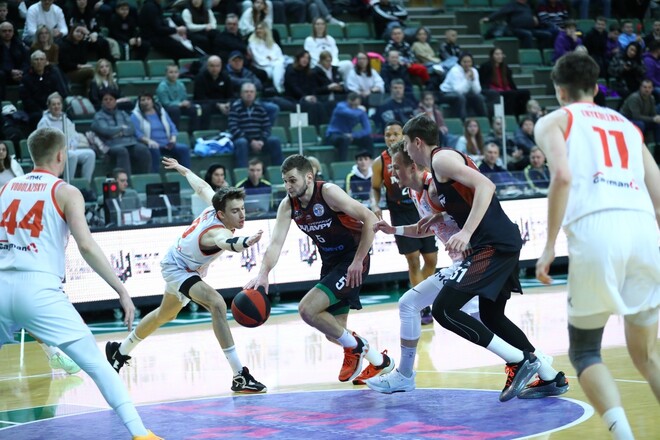 Стало известно расписание полуфинальных матчей Суперлиги