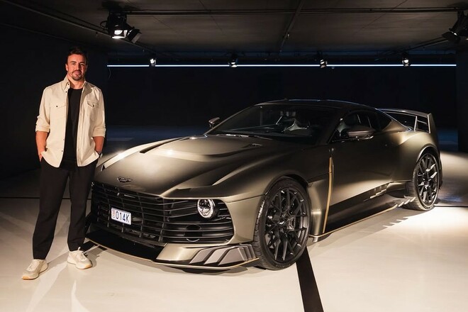 ФОТО. Фернандо Алонсо пополнил коллекцию гиперкаром за 2 миллиона фунтов