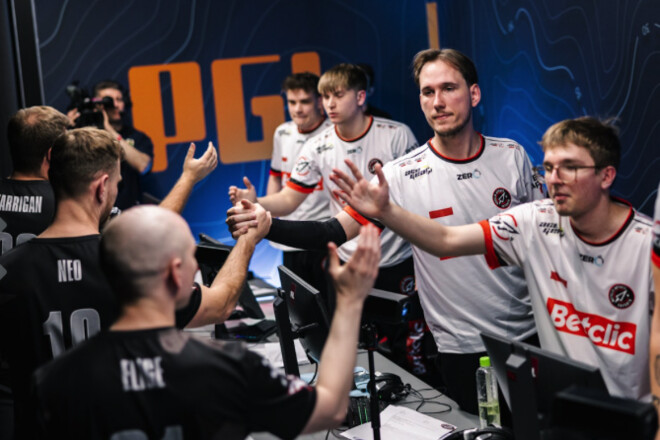 FaZe вышел в плей-офф PGL Bucharest после победы над Apogee