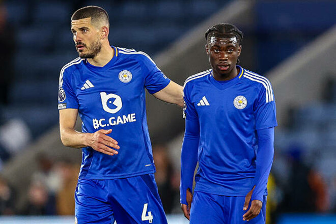 ФОТО. Дебютант Лестера вышел на игру без лого спонсора. Таков закон