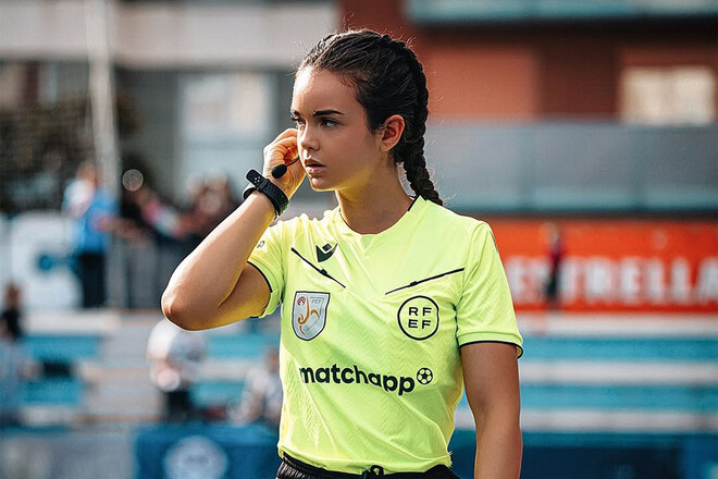 ФОТО. Девушка-арбитр, которая свела с ума испанских футболистов. Она — топ