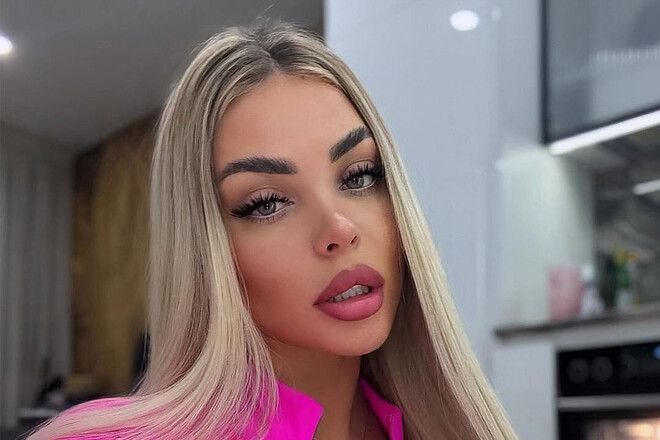 ФОТО. Футболіст УПЛ вразив свою дівчину презентом. Вона — модель