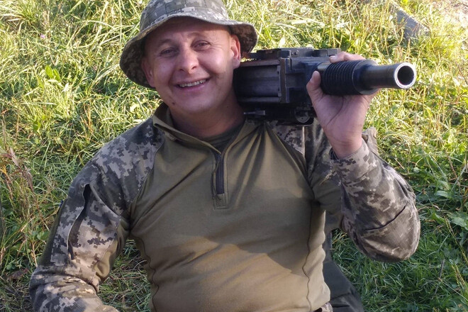 Схилимо голови. Хокей на траві, фронтове кохання і смерть під Торецьком