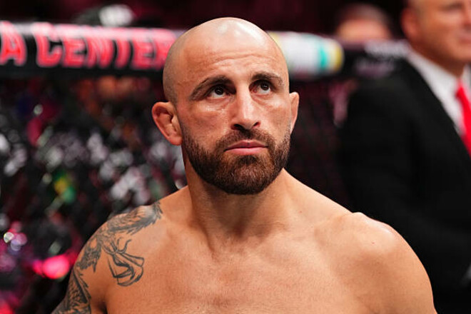 Возвращение ветерана. Волкановски завоевал титул в главном событии UFC