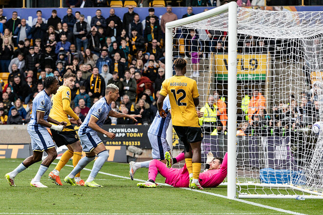 Із курйозним автоголом Вулверхемптон результативно здолав Тоттенхем