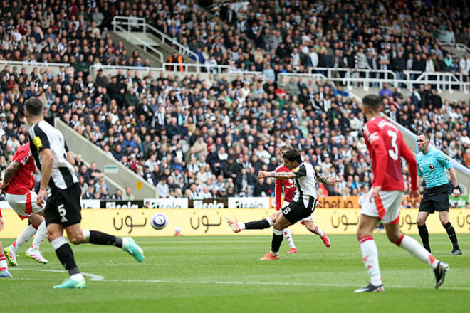 ВИДЕО.  Ньюкасл и Ман Юнайтед обменялись голами в первом тайме