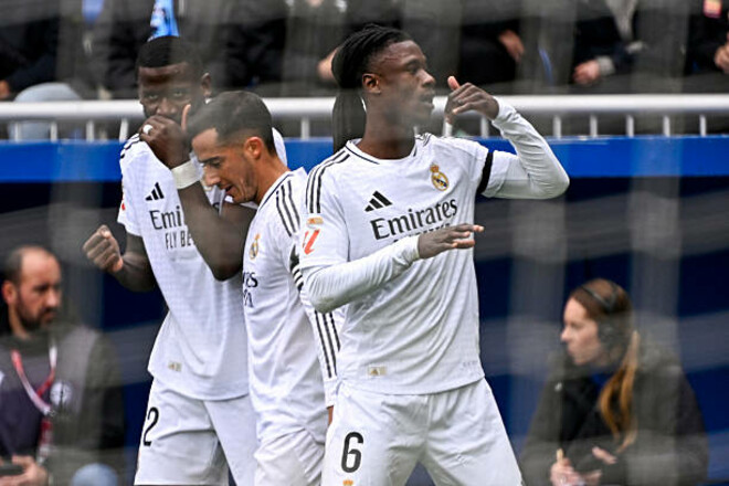 Удалений больше, чем голов. Реал с красной Мбаппе вымучил победу у Алавеса