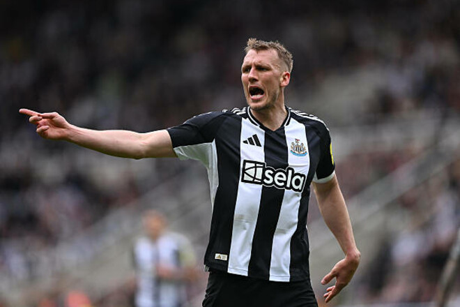 ФОТО. Зірка АПЛ відзначився вражаючим вчинком. Він штовхав машину