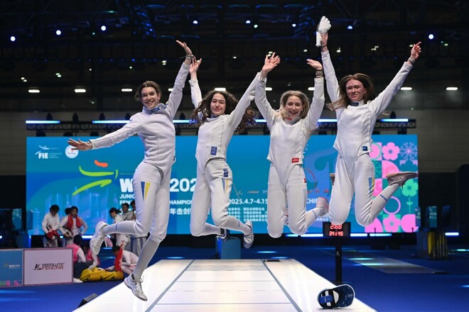 Украинские шпажистки завоевали золото чемпионата мира 2025 среди юниорок