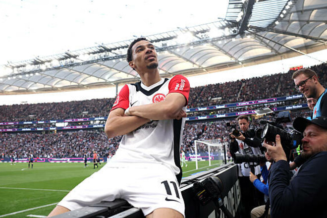 Айнтрахт установил сумасшедший ценник на нападающего. Есть претенденты