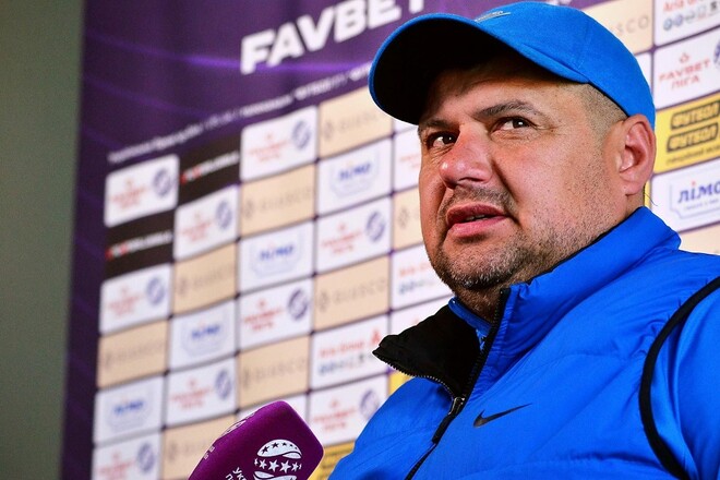 Известного тренера не выпустили из Украины. Он планировал возглавить клуб