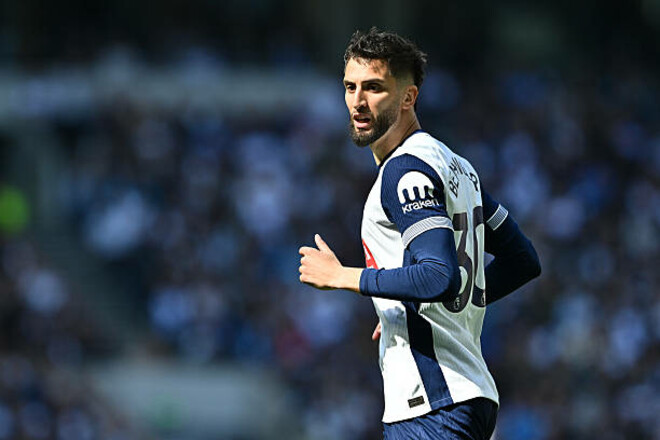 Барселона ведет переговоры по скандальному игроку из АПЛ. Придется бороться