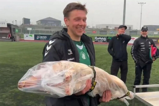 ФОТО. Порося в подарунок: клуб Голанда дивує оригінальністю