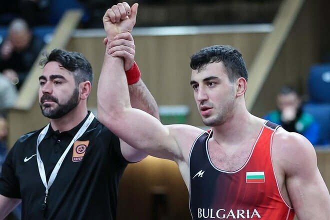 Семен Новиков недоволен, что его заставляют разговаривать на болгарском