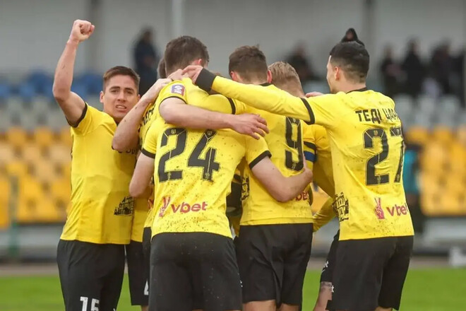 Только 6 минут. Матч УПЛ снова прерван из-за тревоги