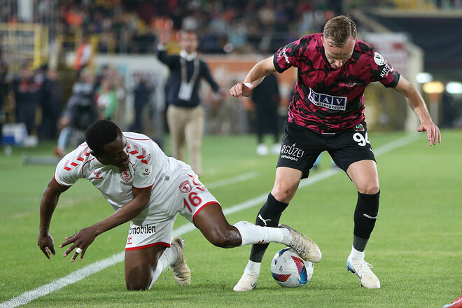 Упустили много шансов и пенальти. Самсунспор уступил Аланьяспору