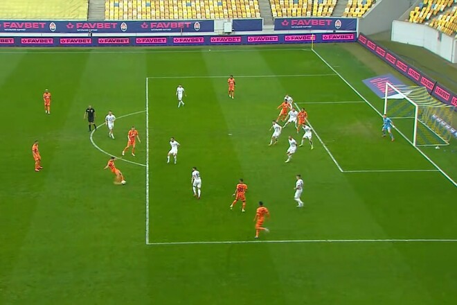 Лінію креслили 10 хвилин. У матчі Шахтаря зафіксовано рекордний VAR