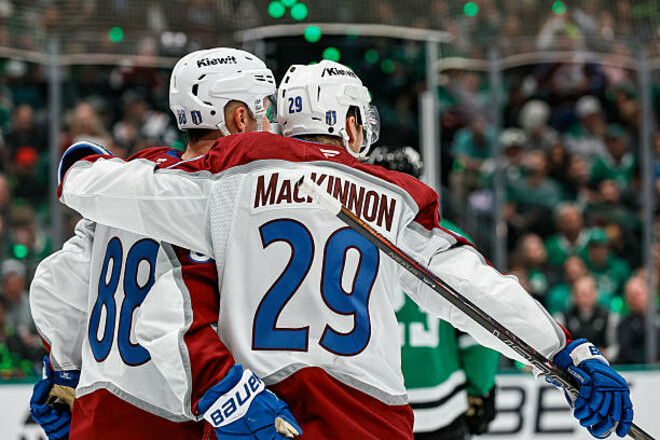 Натан Маккиннон забросил свою юбилейную шайбу в плей-офф НХЛ