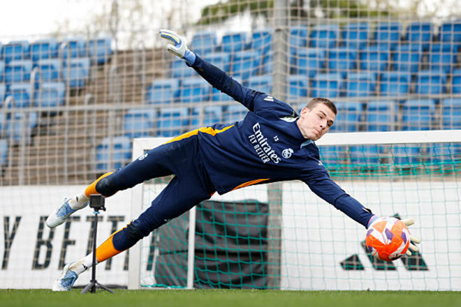 ВИДЕО. Лунин в своем Instagram показал, как красит яйца на Пасху