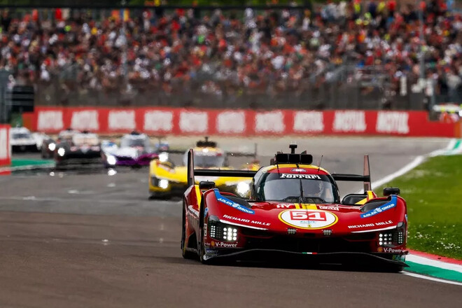 Феррари уверенно побеждает в Италии. Шумахер на подиуме с Альпин