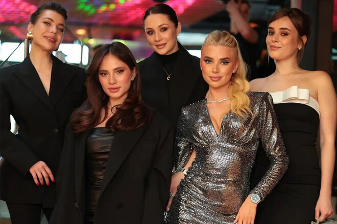 ФОТО. Дружини футболістів Шахтаря і Динамо влаштували вечірку. Сексі-паті