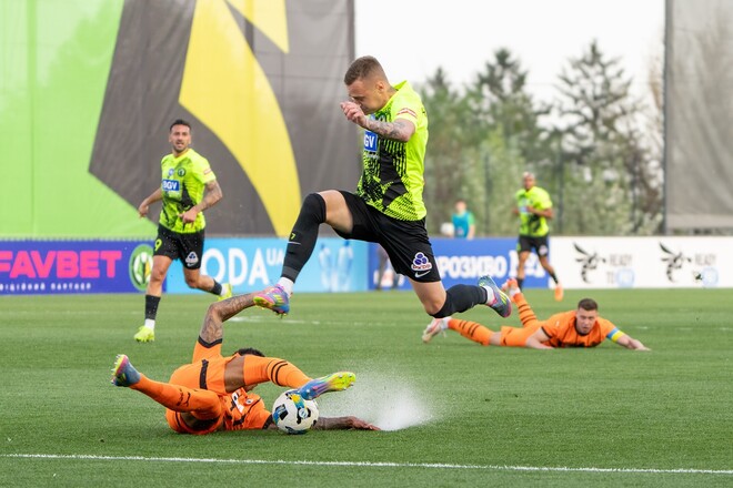 ФОТО. Як хавбек збірної України не забив Шахтарю у півфіналі Кубка