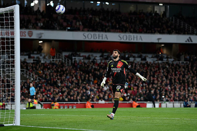 ВИДЕО. Гол-шедевр. Как Матета закинул мяч за воротник голкиперу Арсенала