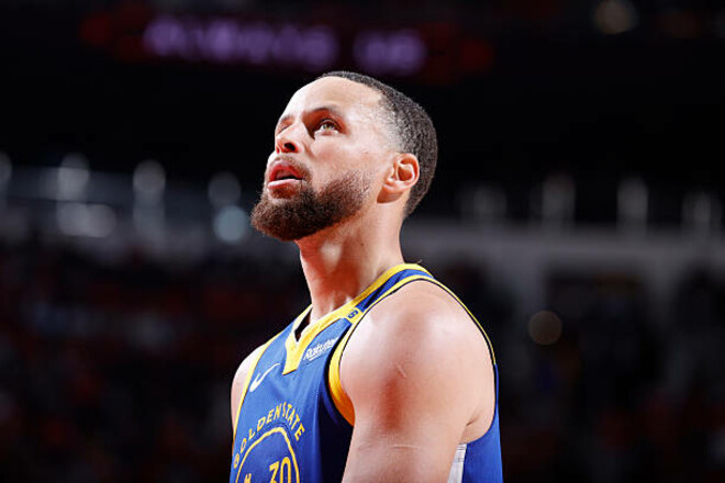 4000 от Карри. Легенда НБА продолжает покорять новые достижения